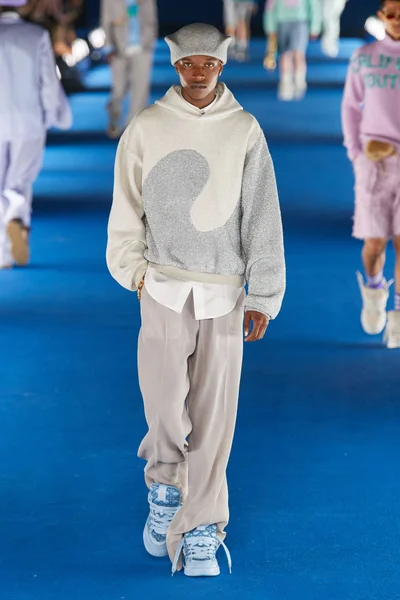 Look 11